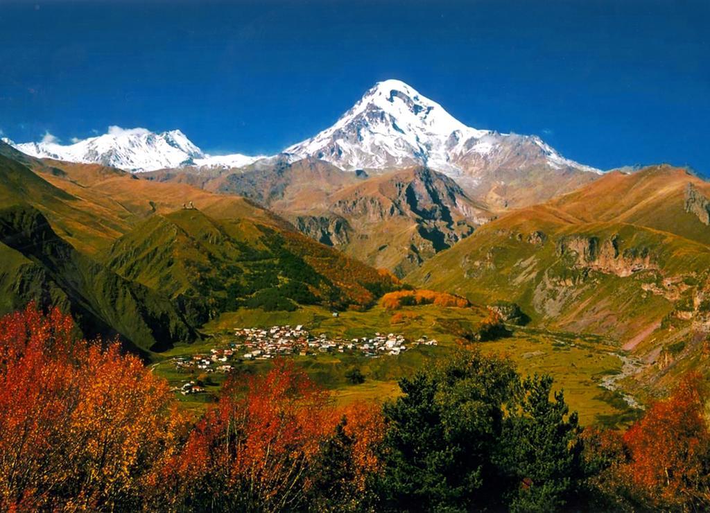 Guest House Sandro Kazbegi Esterno foto