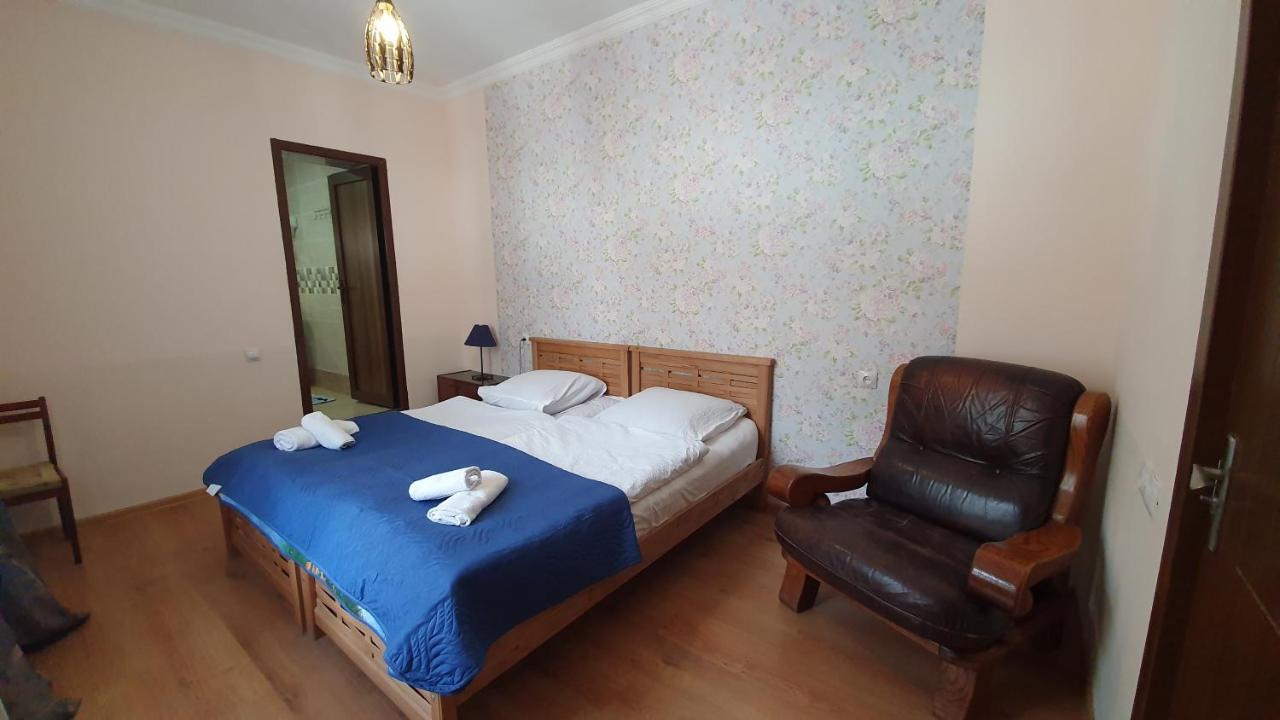 Guest House Sandro Kazbegi Esterno foto