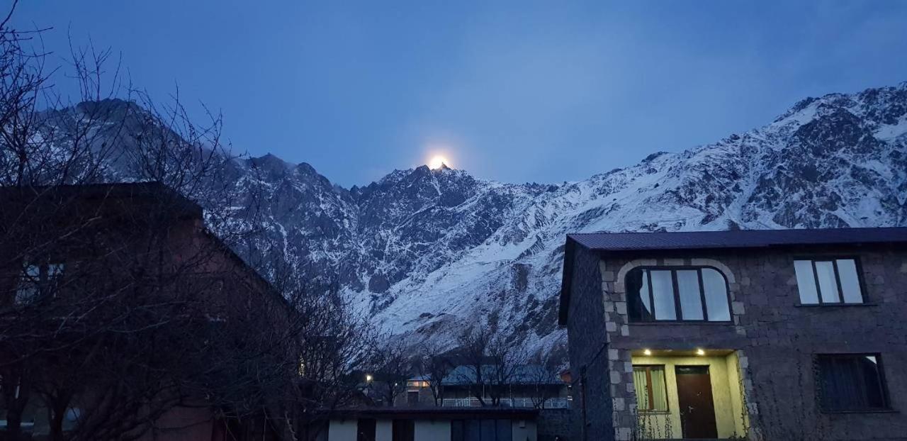 Guest House Sandro Kazbegi Esterno foto
