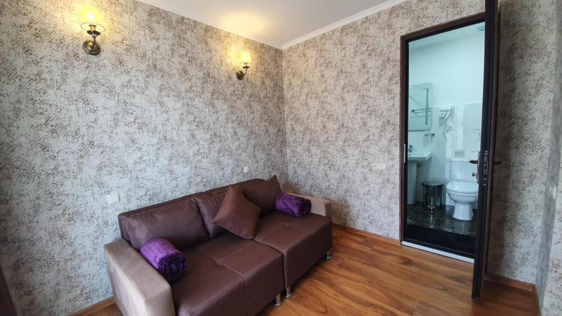 Guest House Sandro Kazbegi Esterno foto