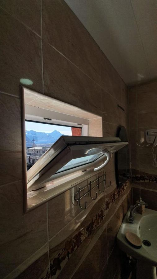 Guest House Sandro Kazbegi Esterno foto