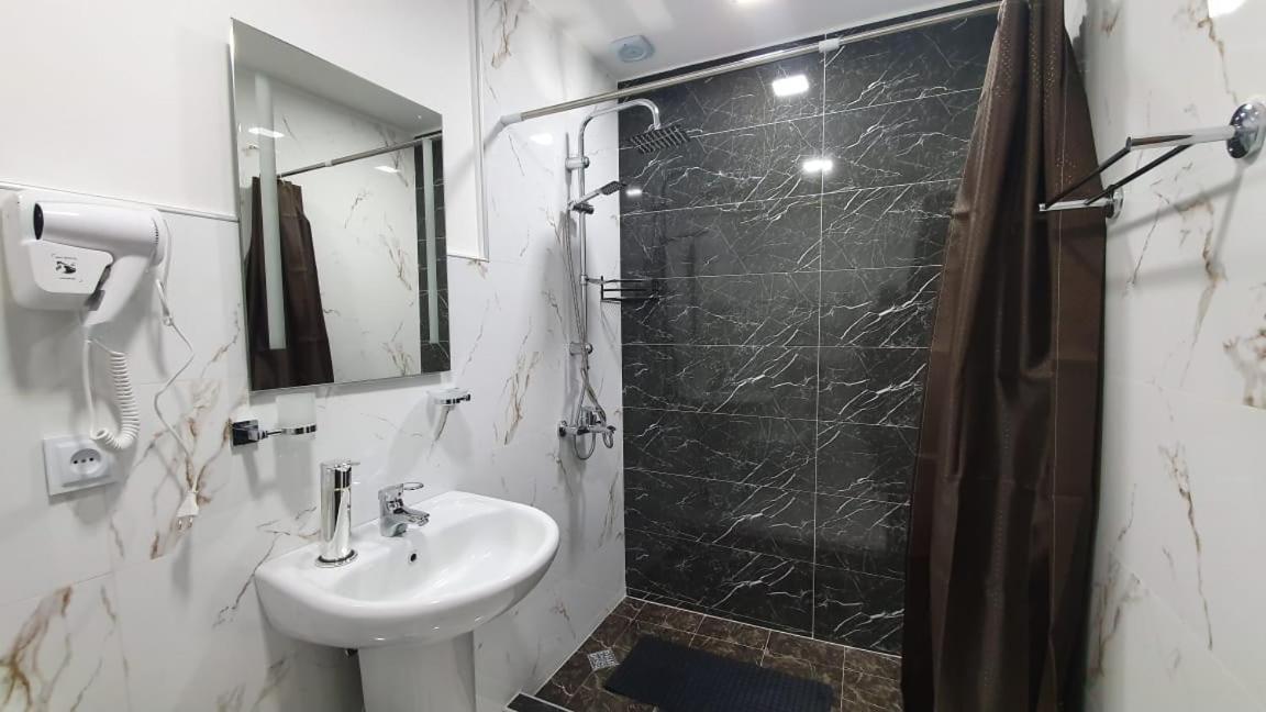 Guest House Sandro Kazbegi Esterno foto